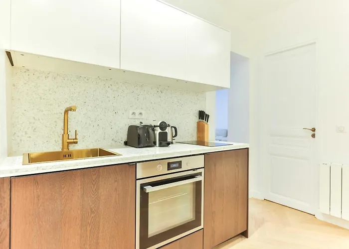 Charming 2Br - 6P - Eiffel Tower